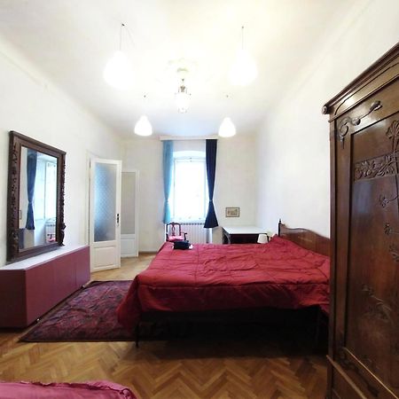 Casa Antica - Historical Apartment In Old City Center Trieste Ruang foto