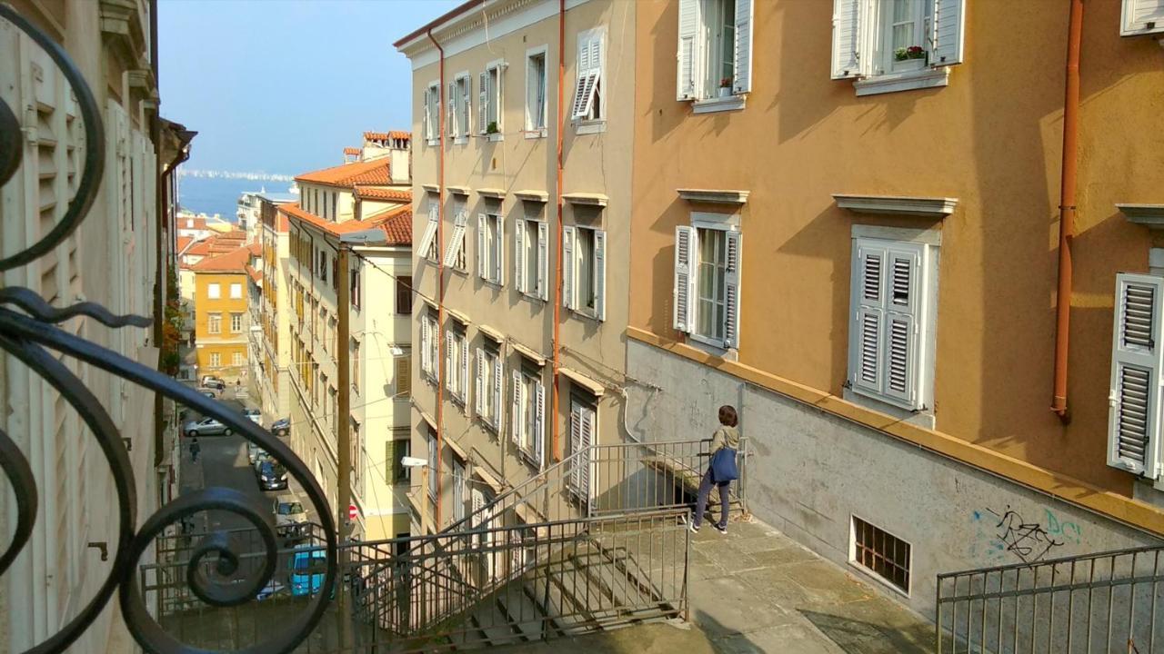 Casa Antica - Historical Apartment In Old City Center Trieste Bagian luar foto