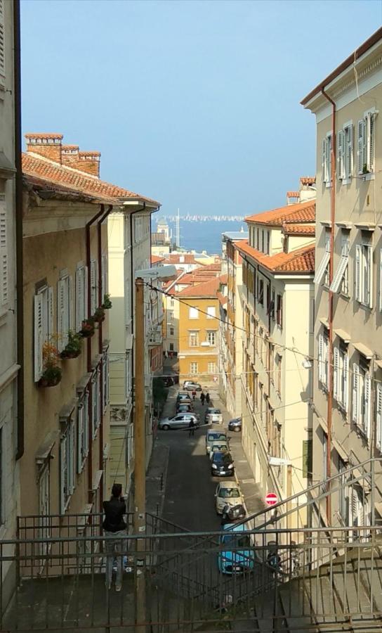 Casa Antica - Historical Apartment In Old City Center Trieste Bagian luar foto