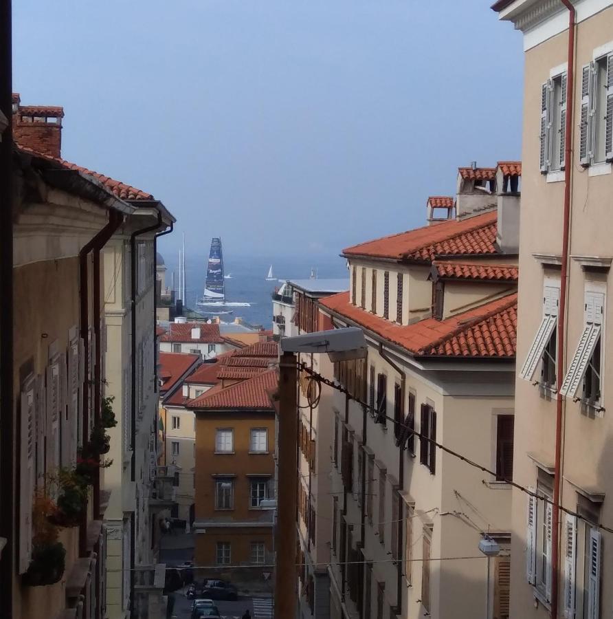 Casa Antica - Historical Apartment In Old City Center Trieste Bagian luar foto