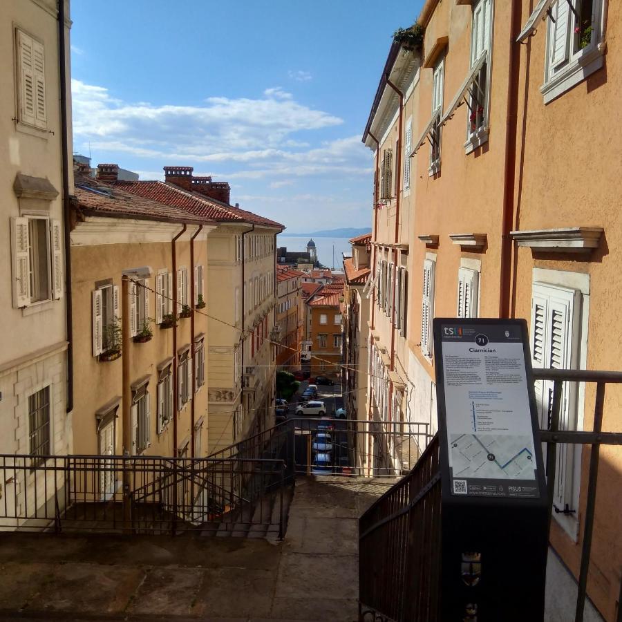 Casa Antica - Historical Apartment In Old City Center Trieste Bagian luar foto