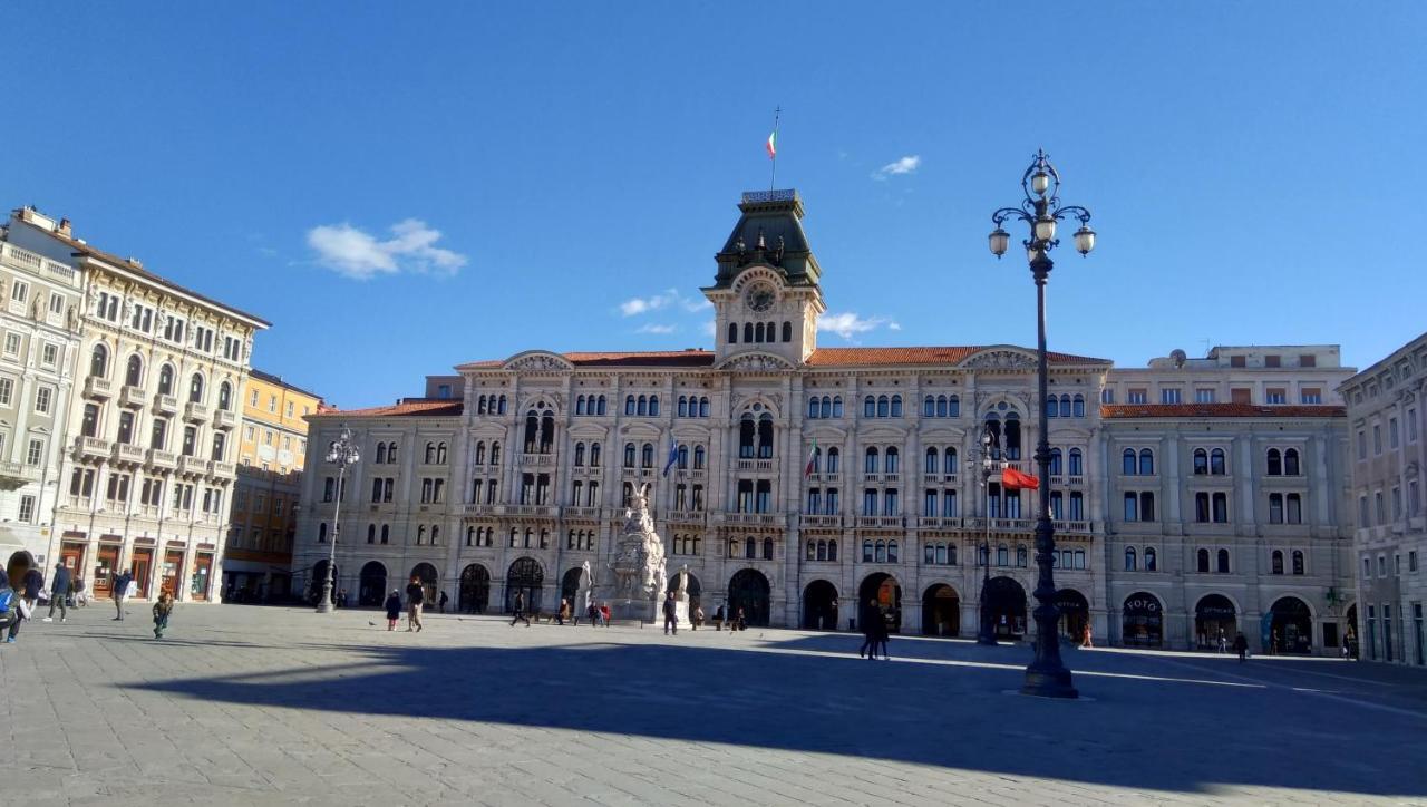 Casa Antica - Historical Apartment In Old City Center Trieste Bagian luar foto