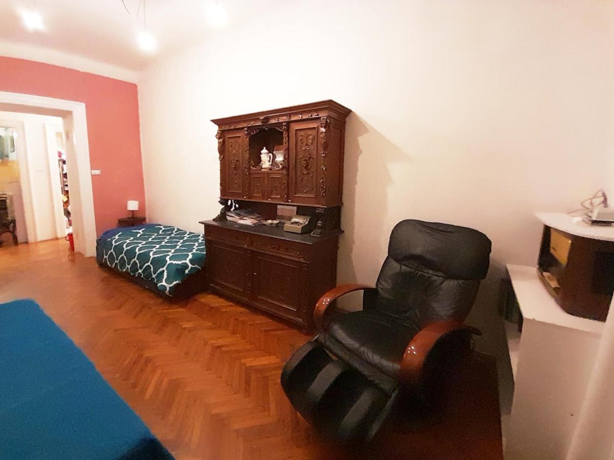 Casa Antica - Historical Apartment In Old City Center Trieste Bagian luar foto