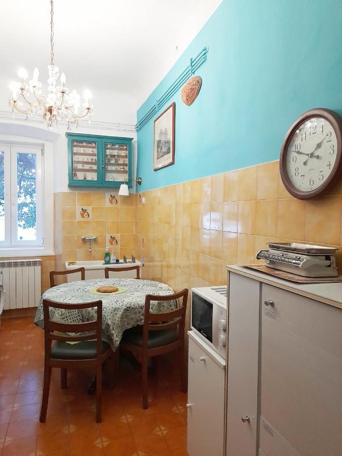 Casa Antica - Historical Apartment In Old City Center Trieste Bagian luar foto